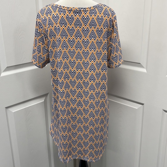 LuLaRoe New Large Geometric Classic T Shirt NWT - Picture 4 of 9